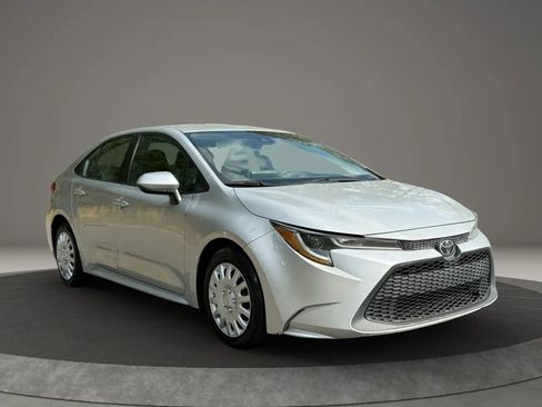 Used 2020 Toyota Corolla LE image 3
