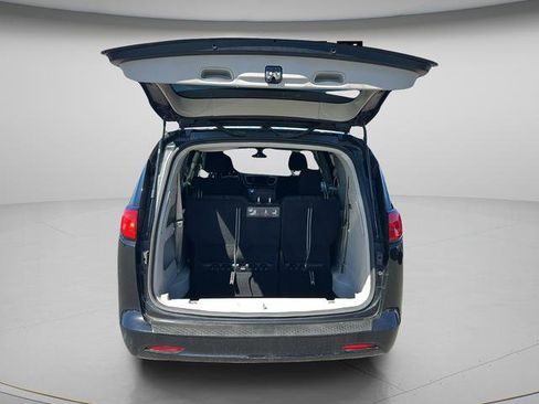 Used 2020 Chrysler Voyager LX FWD image 19