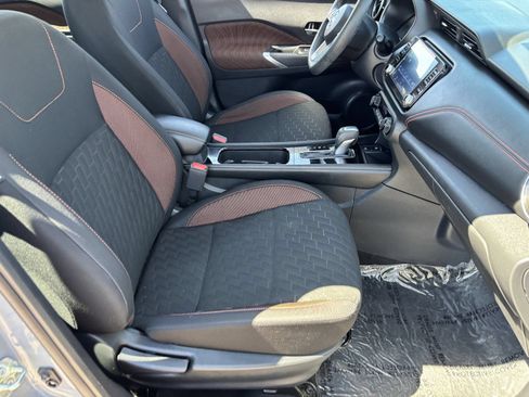 Used 2022 Nissan Kicks SR FWD image 12