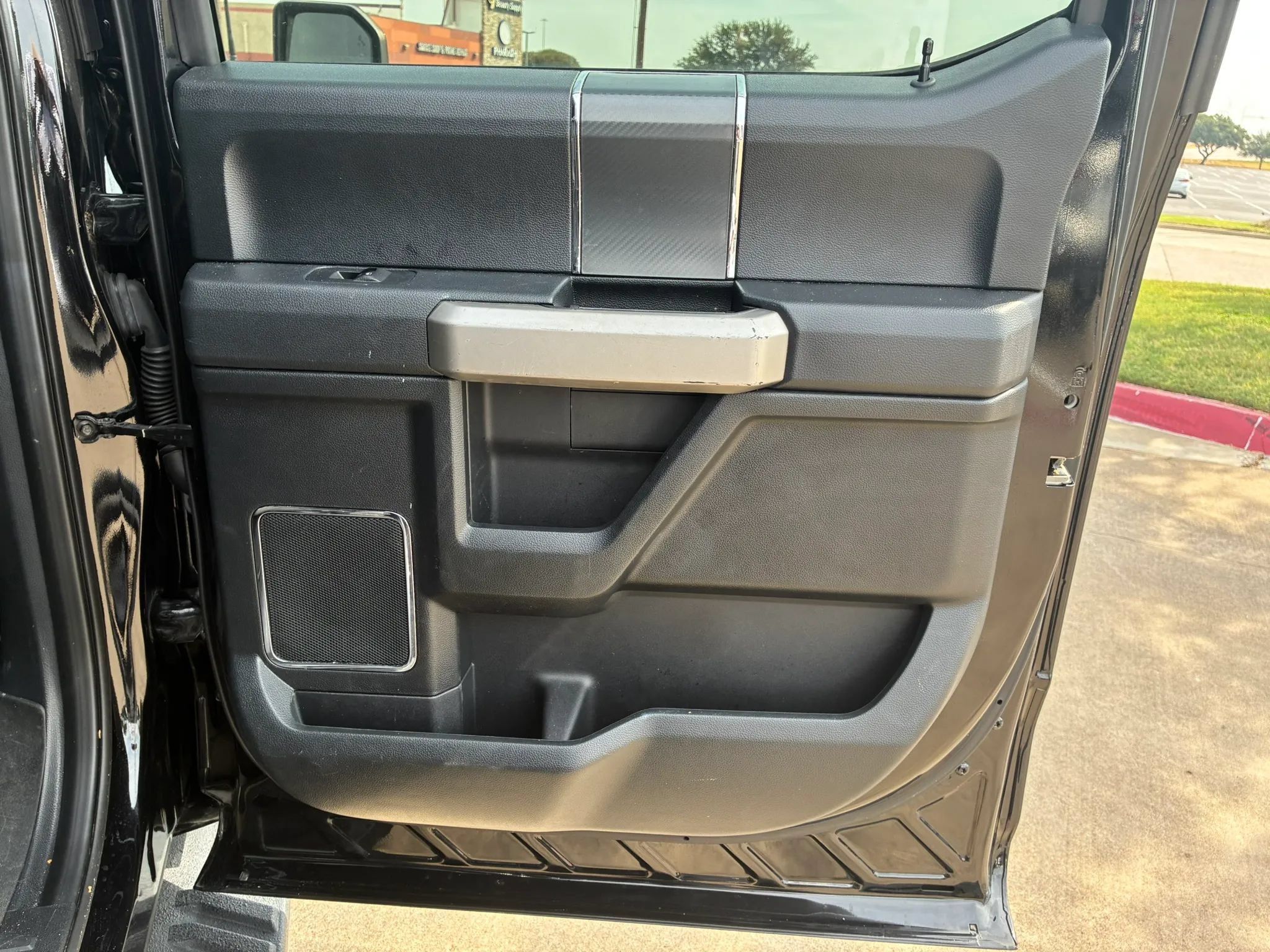 Used 2019 Ford F150 Lariat w/ Equipment Group 502A Luxury AWD/4WD image 15