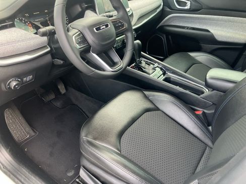 Used 2025 Jeep Compass Latitude AWD/4WD image 32