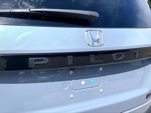 Used 2025 Honda Pilot TrailSport image 27