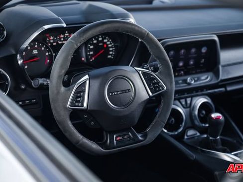 Used 2020 Chevrolet Camaro SS RWD image 8