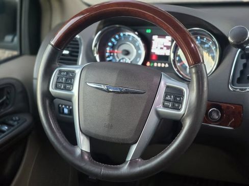 Used 2012 Chrysler Town & Country Limited w/ Luxury Group FWD image 20