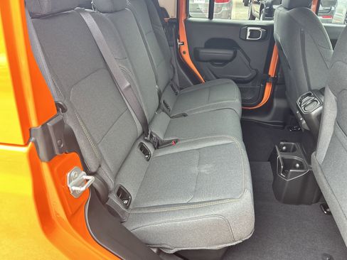 New 2025 Jeep Gladiator Sport image 13