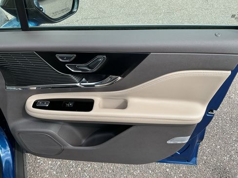 Used 2020 Lincoln Corsair FWD w/ Premium Package image 15