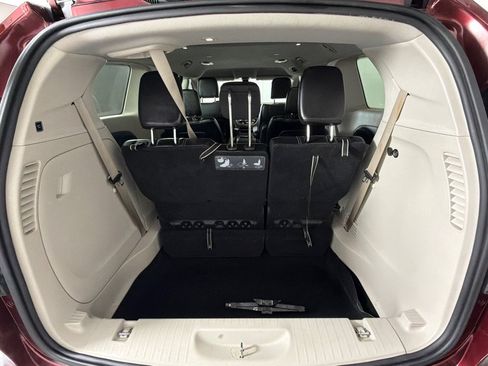 Used 2020 Chrysler Voyager Lxi FWD image 17