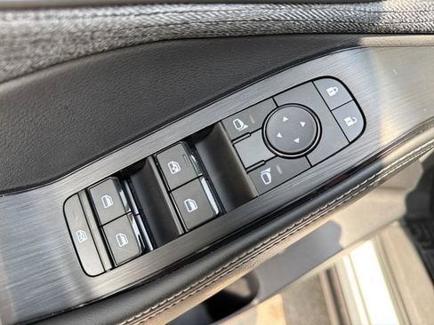 Used 2023 Nissan Rogue SV AWD/4WD image 17