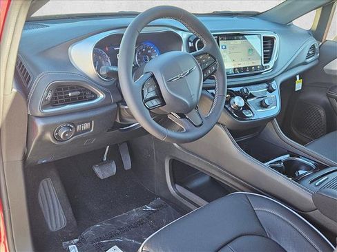 New 2026 Chrysler Pacifica Limited image 9