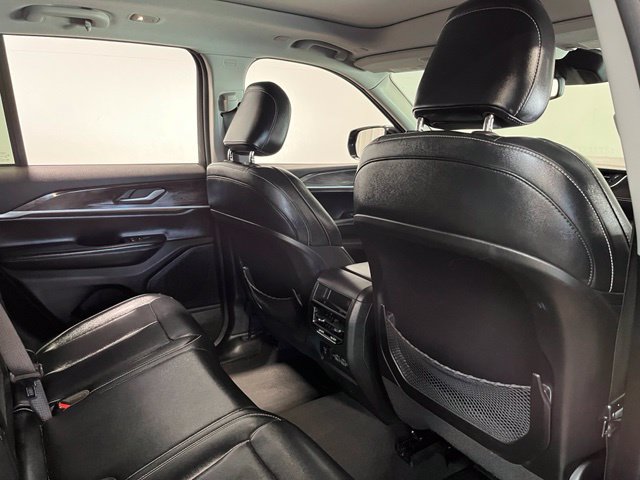 Used 2023 Jeep Grand Cherokee Limited AWD/4WD image 15