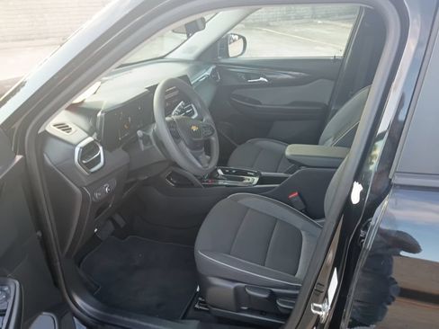 Used 2025 Chevrolet TrailBlazer LT AWD/4WD image 4