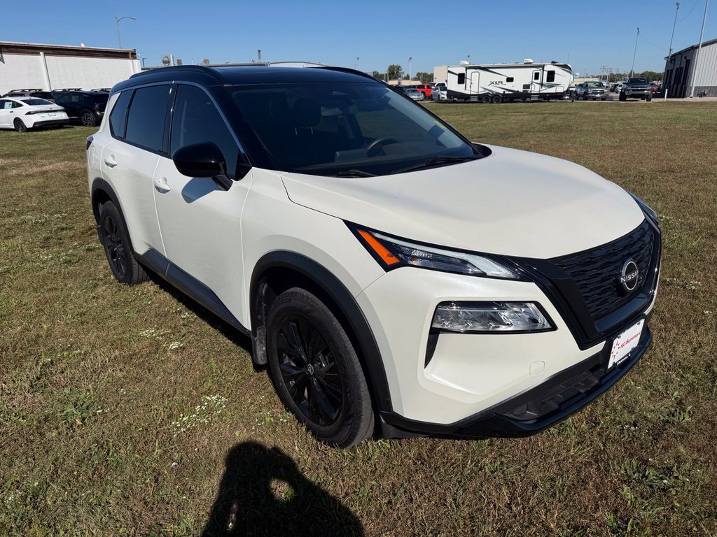 Certified 2023 Nissan Rogue SV w/ SV Premium B Package FWD image 3