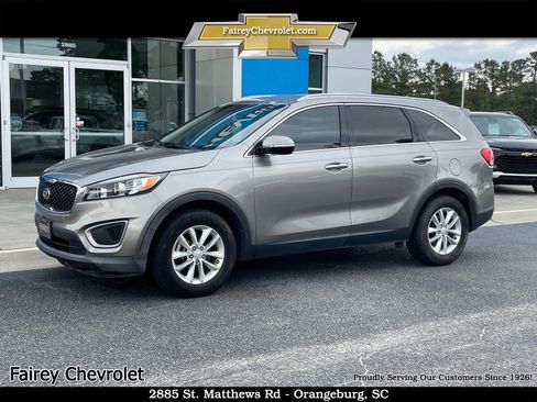 Used 2017 Kia Sorento FWD image 1