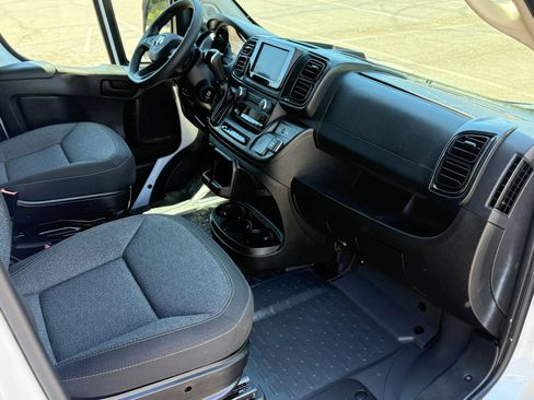 Used 2025 RAM ProMaster 2500 FWD image 13