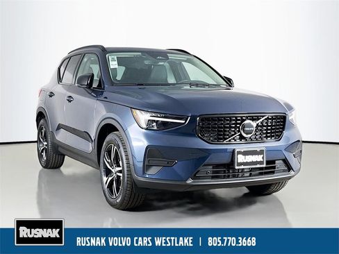 New 2026 Volvo XC40 B5 Core AWD/4WD image 1