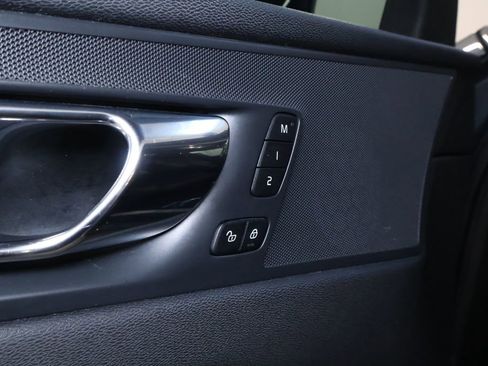 Used 2018 Volvo XC60 T6 Inscription w/ Convenience Package image 15