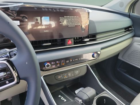 New 2026 Kia Carnival EX FWD image 23