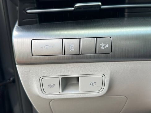 Used 2024 Hyundai Kona Limited FWD image 32