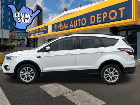 Used 2018 Ford Escape SE w/ SE Sync 3 Package FWD image 2
