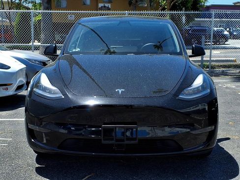Used 2021 Tesla Model Y Long Range AWD/4WD image 2