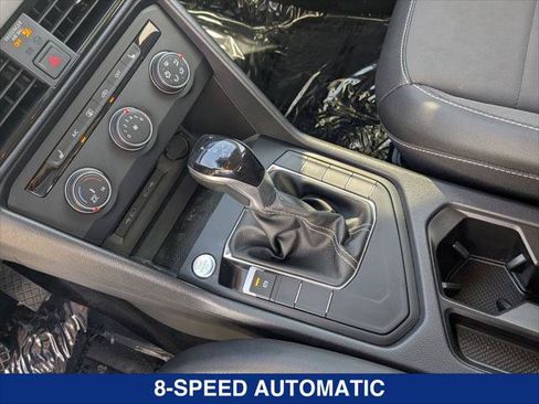 Used 2022 Volkswagen Taos SE FWD image 19
