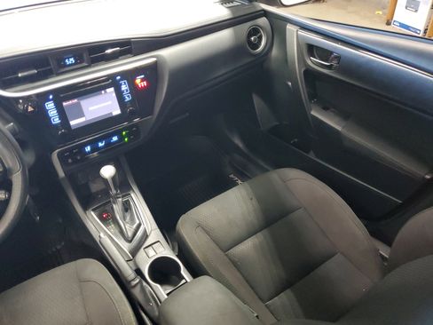 Used 2018 Toyota Corolla LE FWD image 15