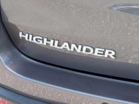 Used 2019 Toyota Highlander XLE FWD image 12