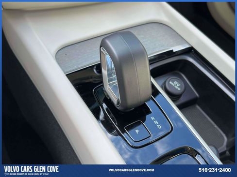 Used 2025 Volvo XC60 T8 Plus image 29