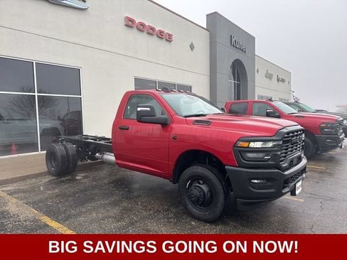 New 2025 RAM 3500 Tradesman AWD/4WD image 13