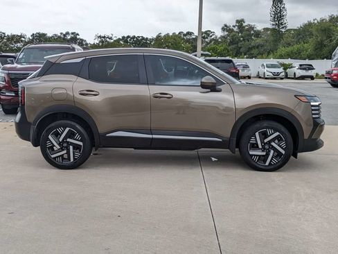 Used 2025 Nissan Kicks SV FWD image 4