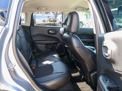 Used 2018 Jeep Compass Latitude w/ Popular Equipment Group AWD/4WD image 28