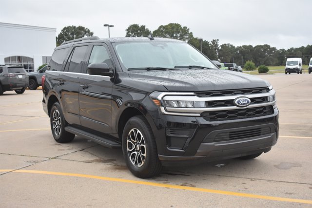 Used 2024 Ford Expedition XLT RWD image 3