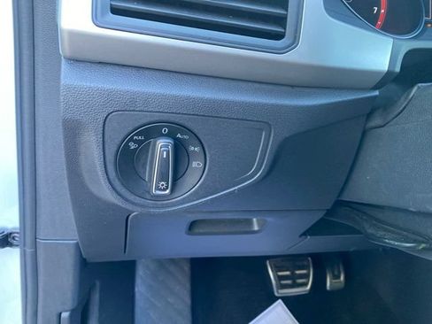 Used 2021 Volkswagen Atlas Cross Sport SE w/ Panoramic Sunroof Package FWD image 23