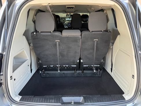 Used 2018 Dodge Grand Caravan SE w/ UConnect Hands-Free Group FWD image 13