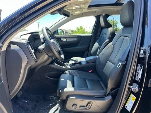 Certified 2026 Volvo XC40 B5 Plus AWD/4WD image 17