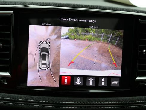 Used 2025 Chrysler Pacifica Limited image 25