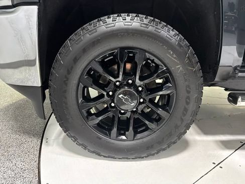 Used 2017 Chevrolet Silverado 3500 W/T AWD/4WD image 4