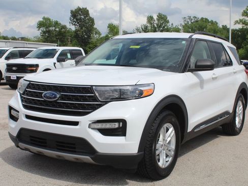 Used 2023 Ford Explorer XLT w/ Equipment Group 202A RWD image 2