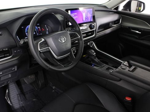 Used 2025 Toyota Grand Highlander FWD image 19