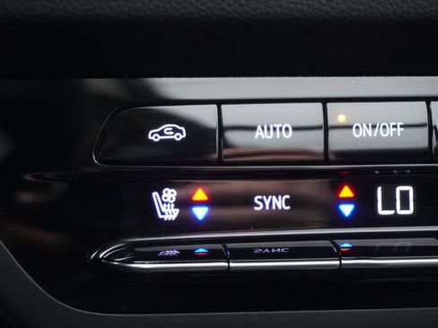 Used 2022 Buick Envision Avenir w/ Safety Package image 39