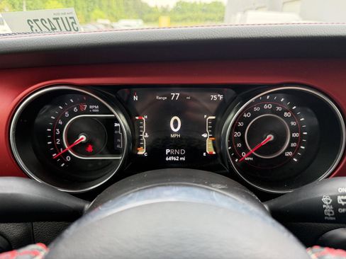 Used 2022 Jeep Wrangler Unlimited Rubicon AWD/4WD image 10