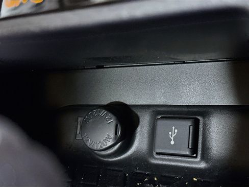 Used 2021 Toyota RAV4 LE FWD image 40