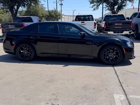 Used 2019 Chrysler 300 S w/ S Model Appearance Package RWD image 4