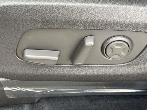 New 2026 Kia Carnival EX image 28