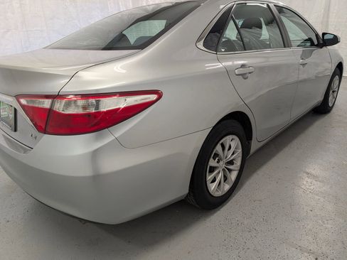 Used 2015 Toyota Camry LE image 11