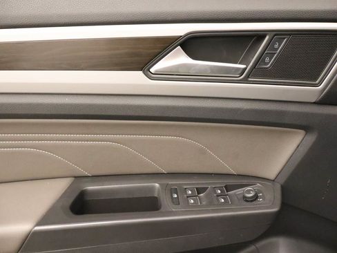 Used 2023 Volkswagen Atlas SE w/ Panoramic Sunroof Package FWD image 16