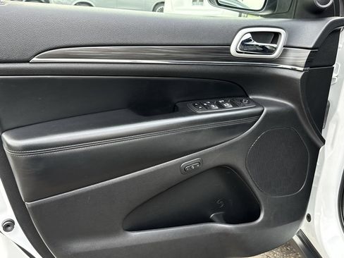 Used 2022 Jeep Grand Cherokee Limited image 20