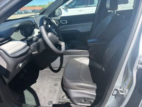 Used 2025 Jeep Compass Limited AWD/4WD image 4