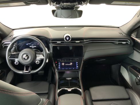 Certified 2023 Maserati Grecale Modena image 17