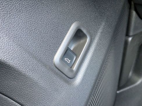 New 2026 Volkswagen Tiguan SE FWD image 33